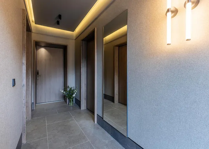 Monciak Elegance - Plaza By Oneapartments